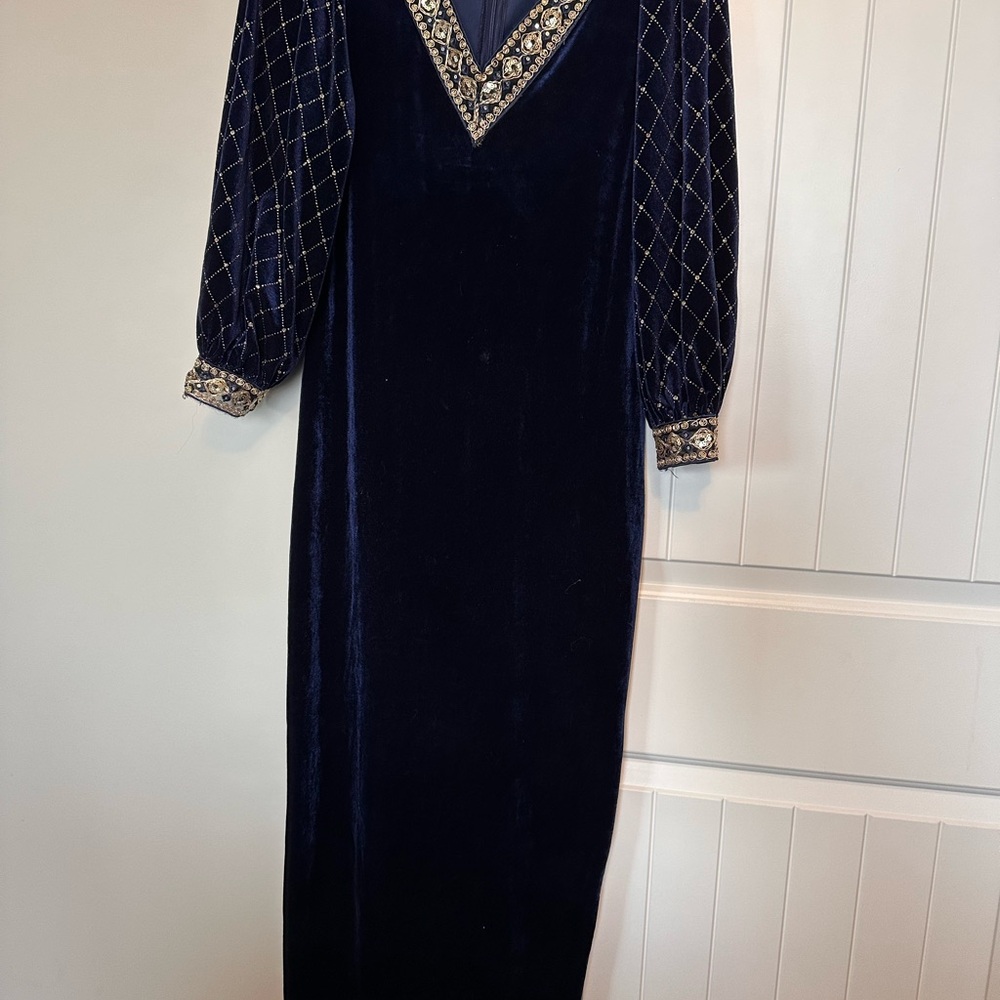 Elegant Navy Blue Velvet Dress